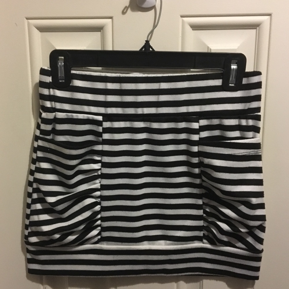 Juniors black and white striped skirt